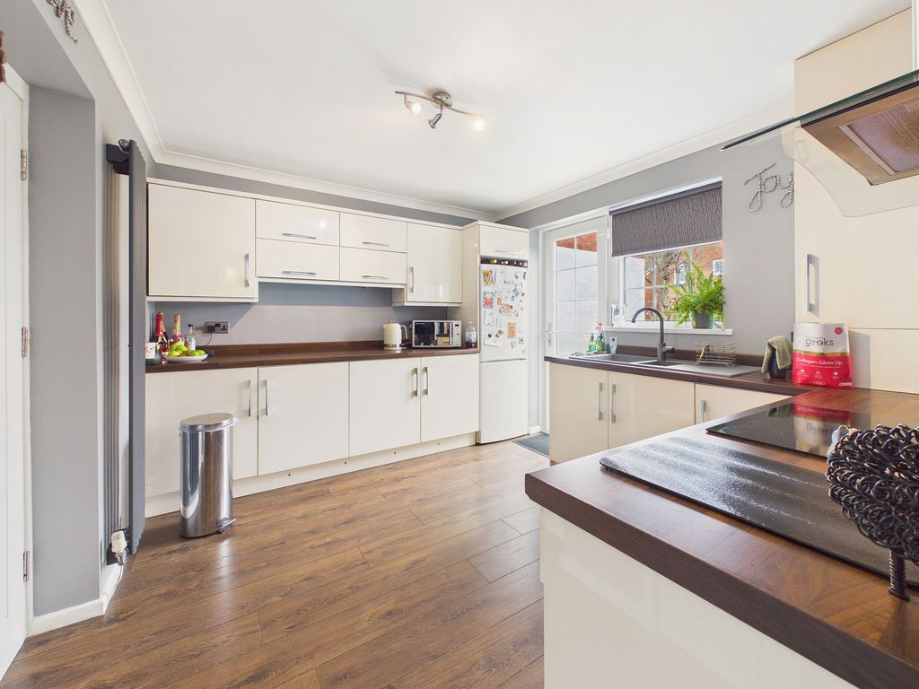 Property photo 3 of 14 Kitchen