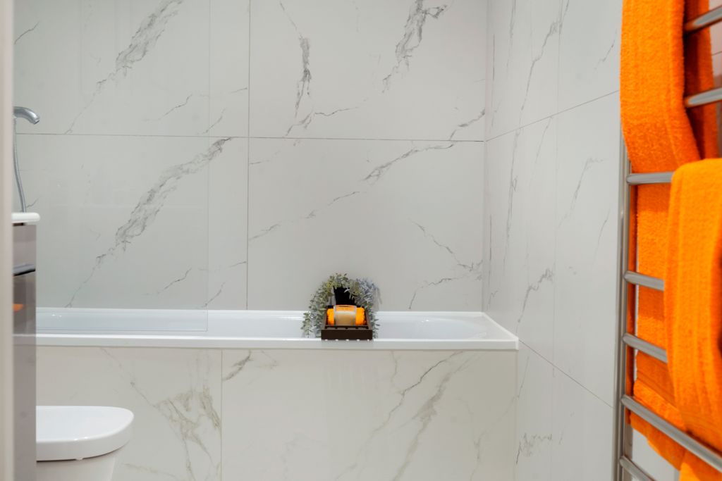 Property photo 1 of 8 Bathroom