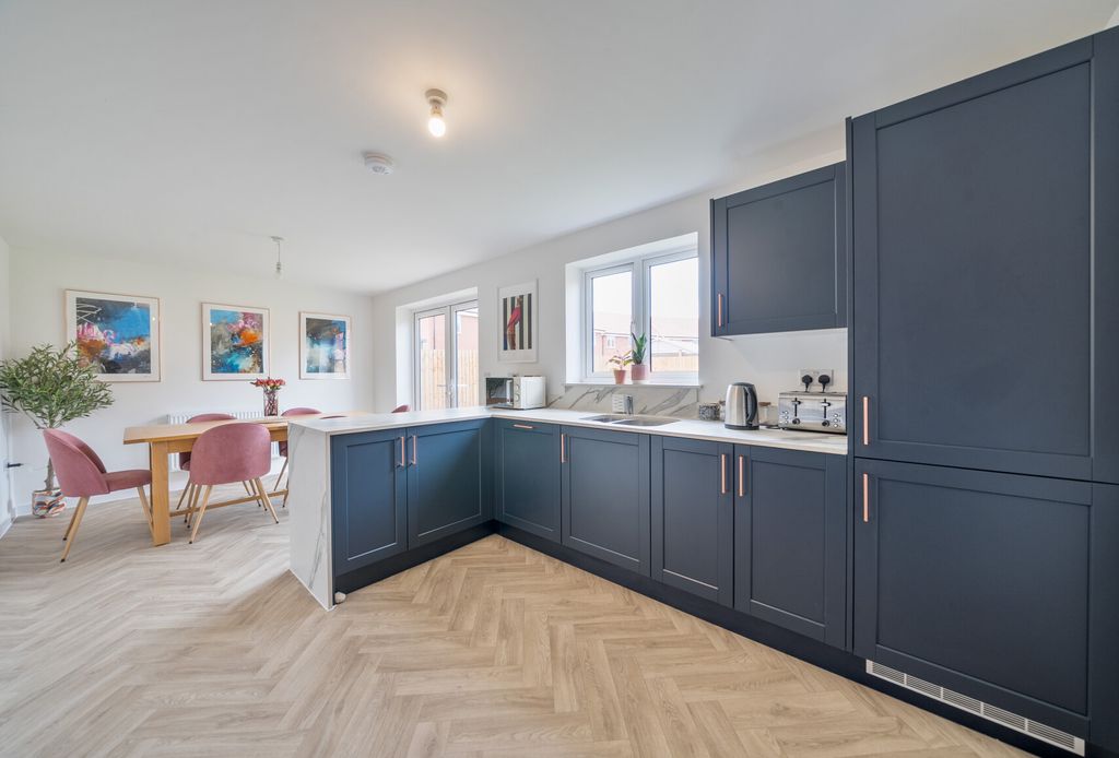 Property photo 2 of 18 1345622-12-68B074...