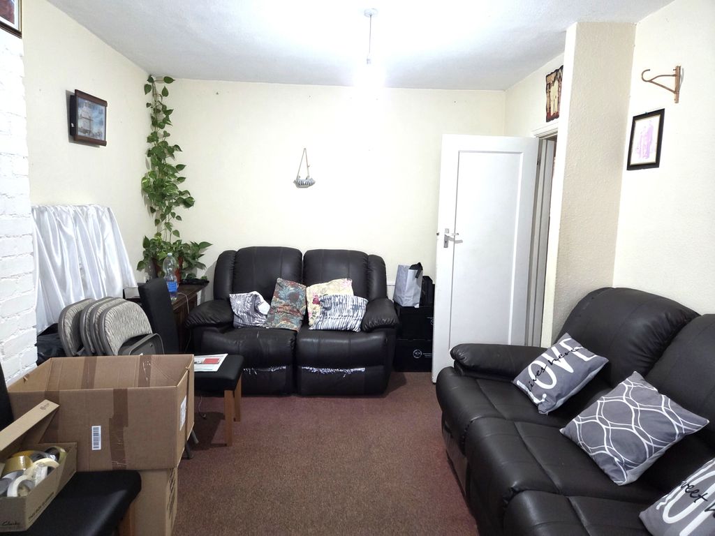 Property photo 3 of 13 20261015 174704