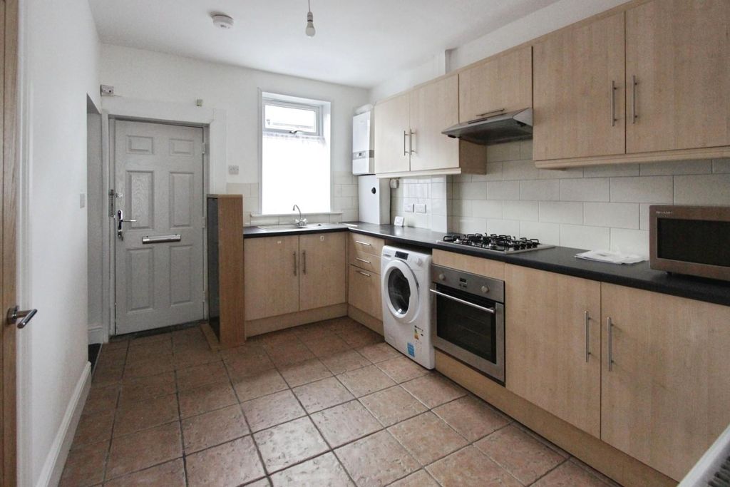 Property photo 2 of 7 1B54d398-Kitchen.Jpg