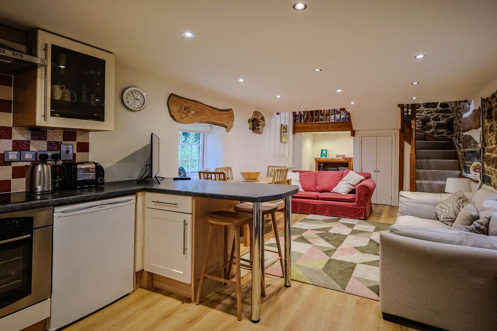 Property photo 2 of 11 Photo 1