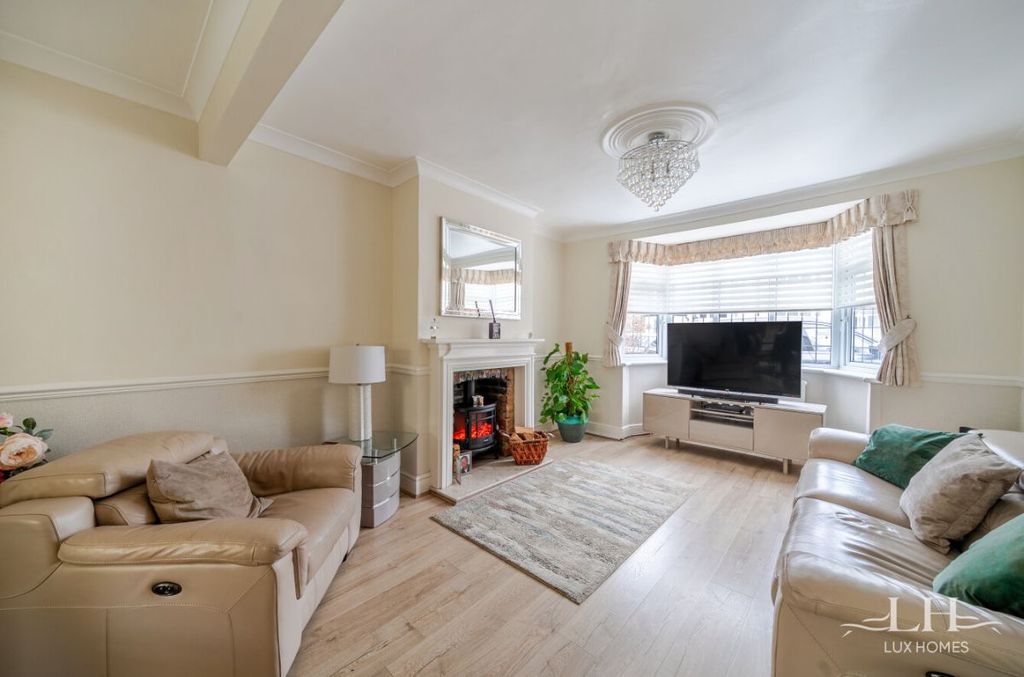 Property photo 2 of 26