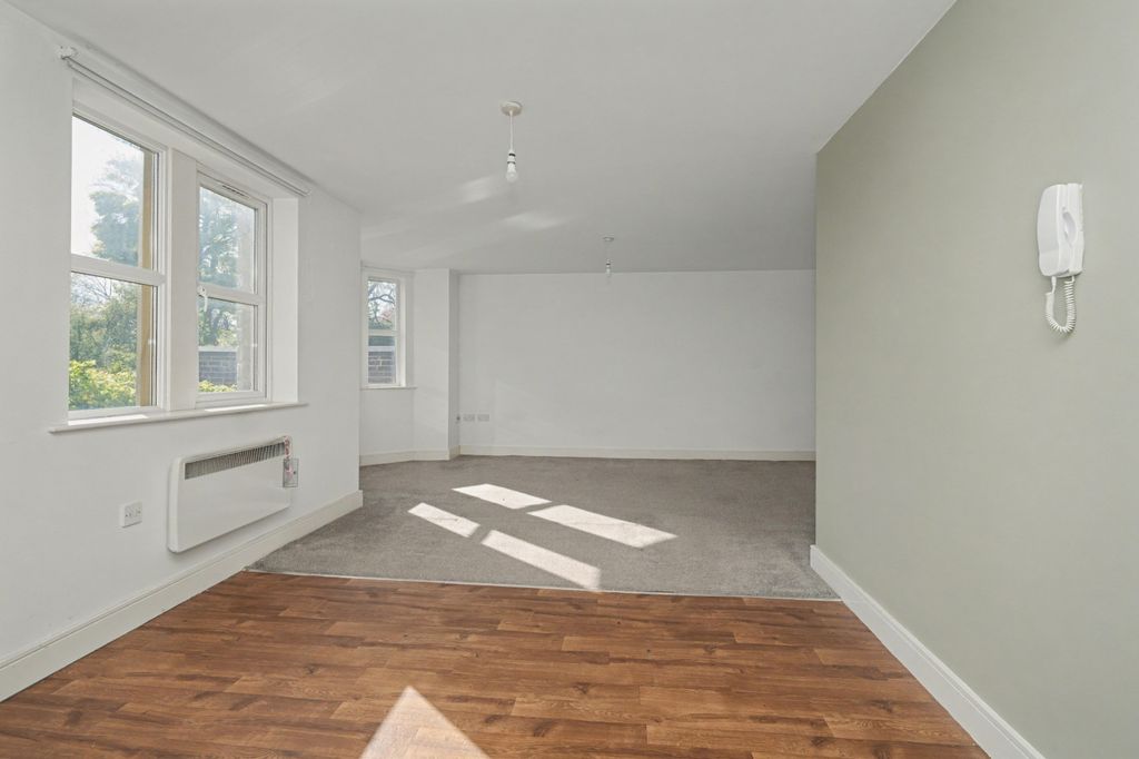 Property photo 3 of 15 Apartment 1 Parklands, 16 Park Drive, Huddersfield, HD1 4Eb