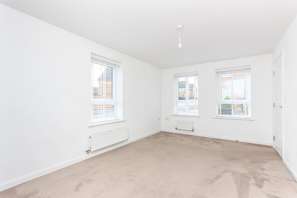 Property photo 3 of 21 Lounge