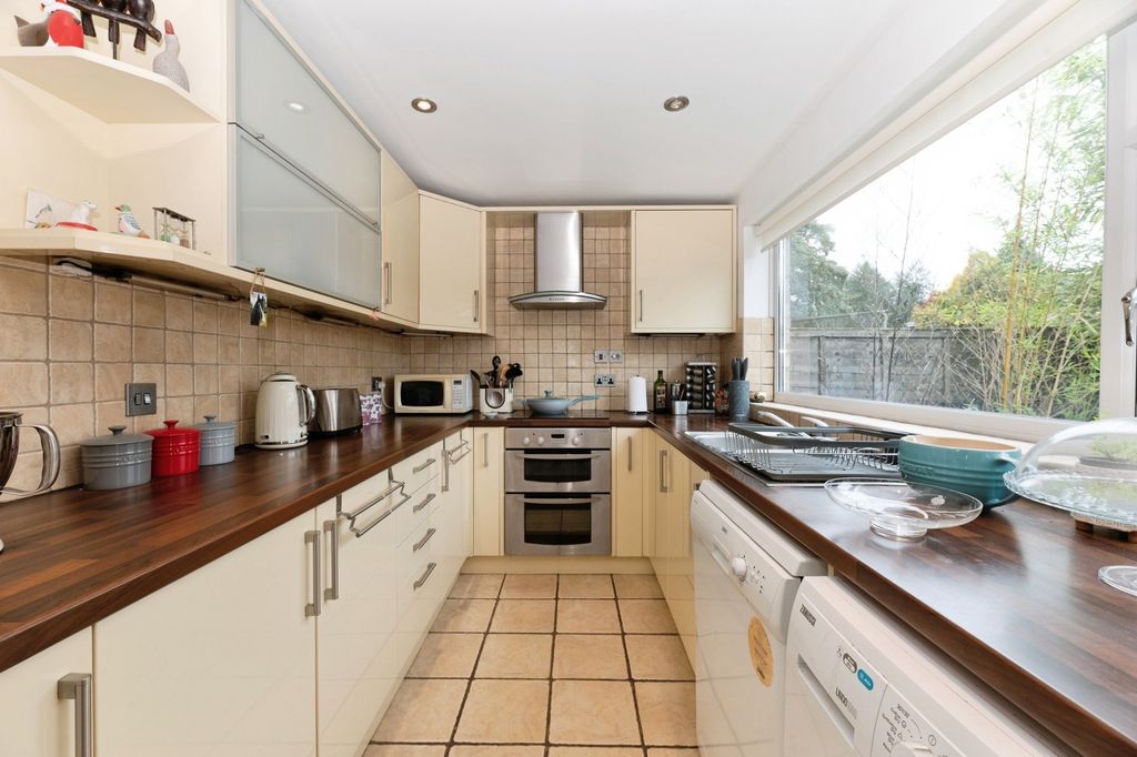 Property photo 3 of 12 Photo