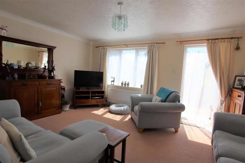 Property photo 2 of 10