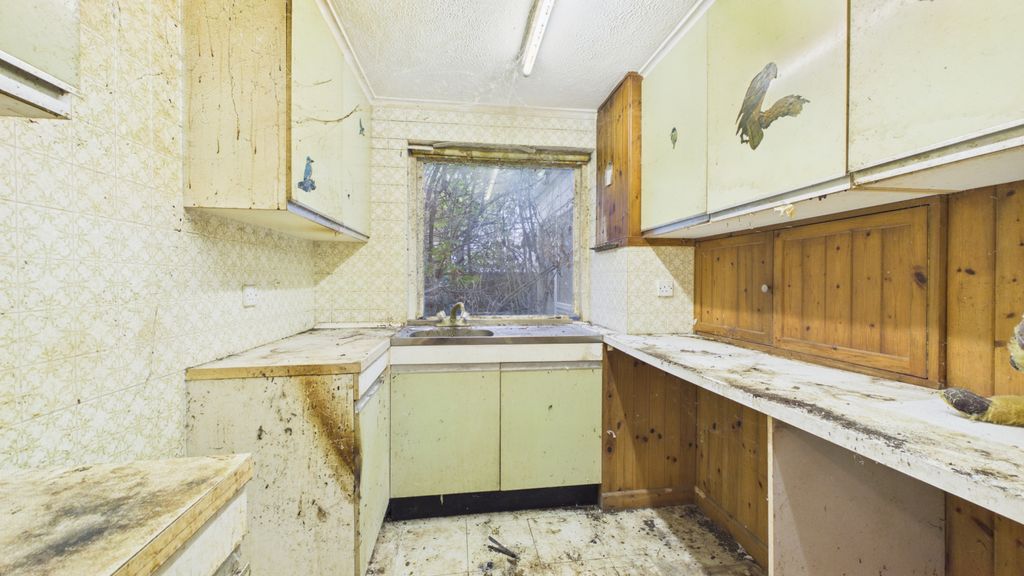 Property photo 3 of 9 Cam02926G0-Pr0354-Still001
