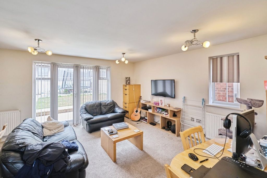 Property photo 2 of 17