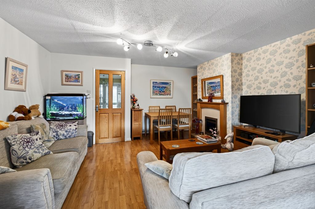 Property photo 2 of 14 Living Dining Room (4)