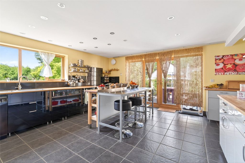 Property photo 2 of 28 Kitchen