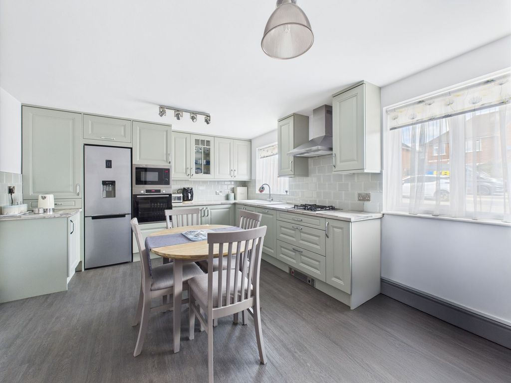 Property photo 3 of 15 Dining/Kitchen