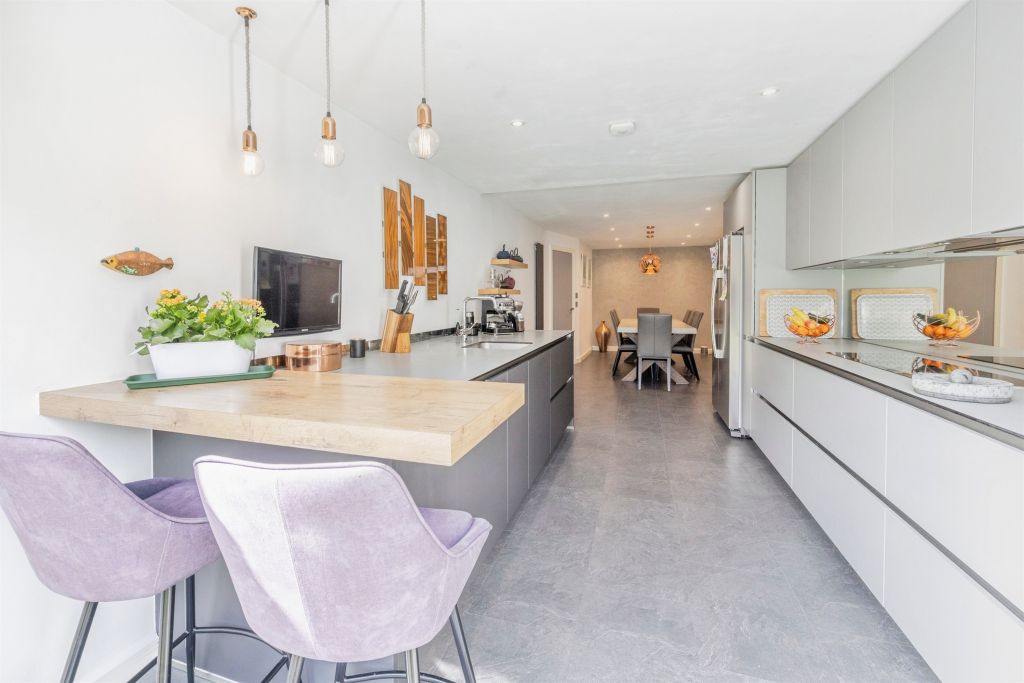 Property photo 3 of 32