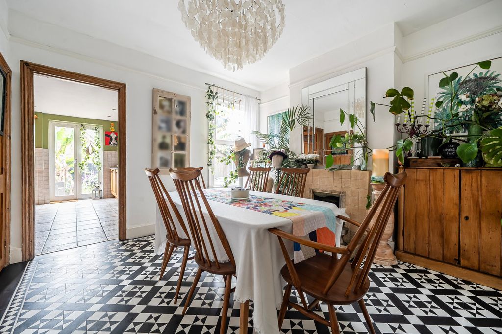 Property photo 3 of 16 Dining Room