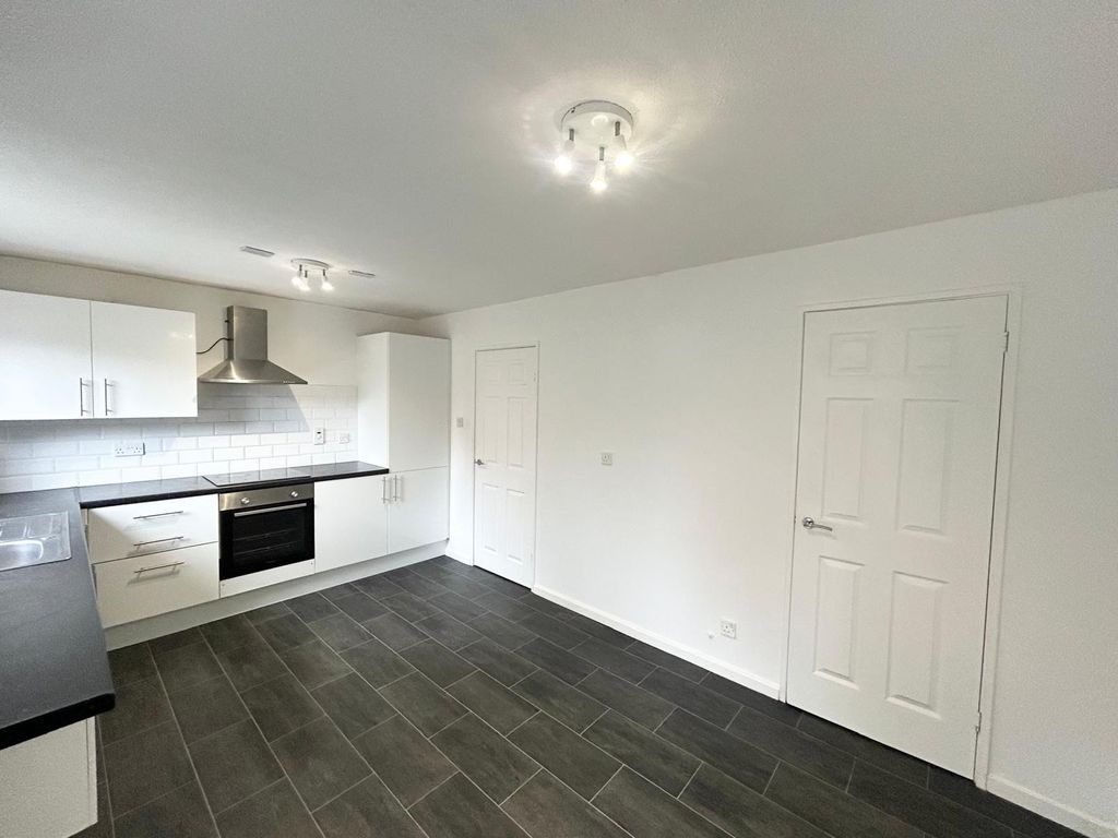 Property photo 3 of 12 Kitchen