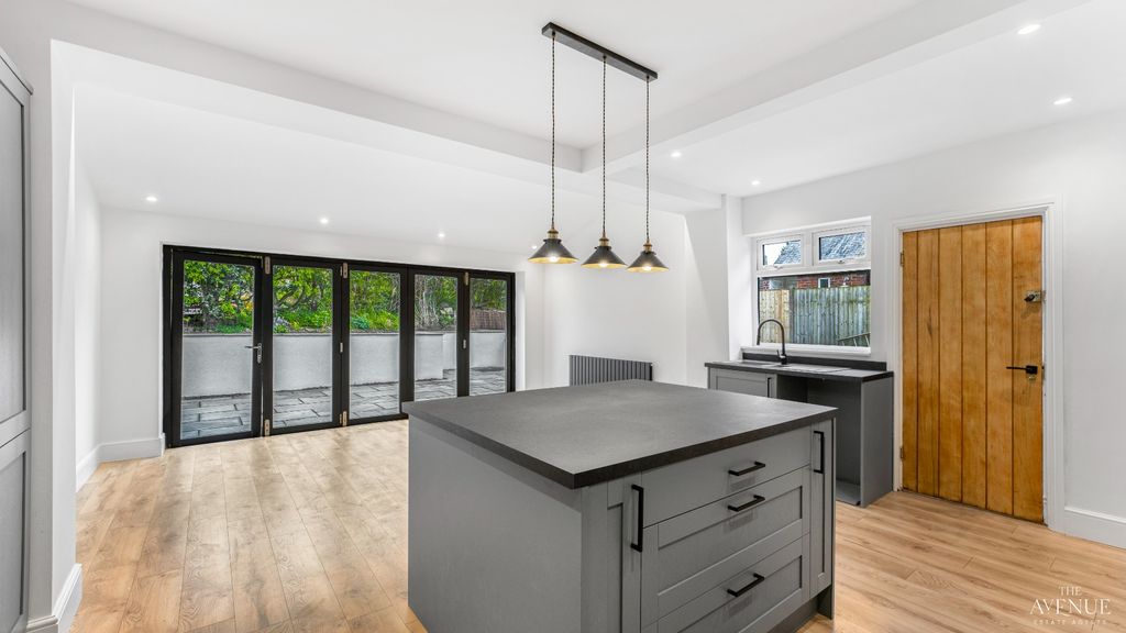 Property photo 3 of 18 3921667