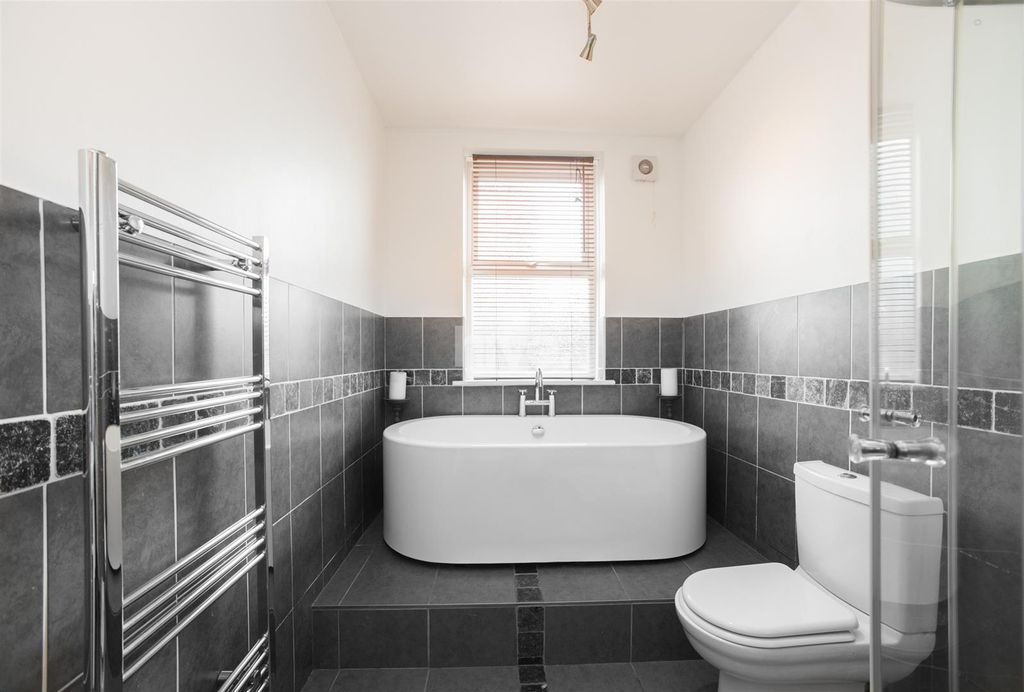 Property photo 2 of 23