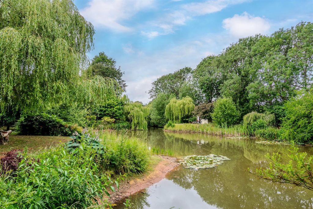 Property photo 2 of 34