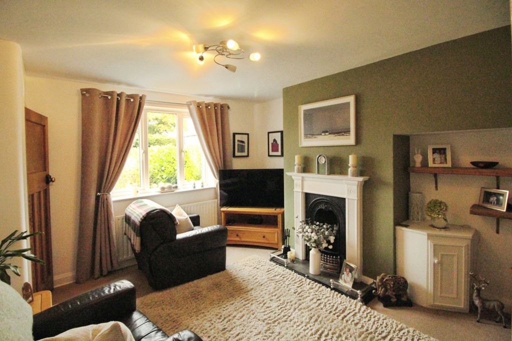 Property photo 2 of 14 Lounge