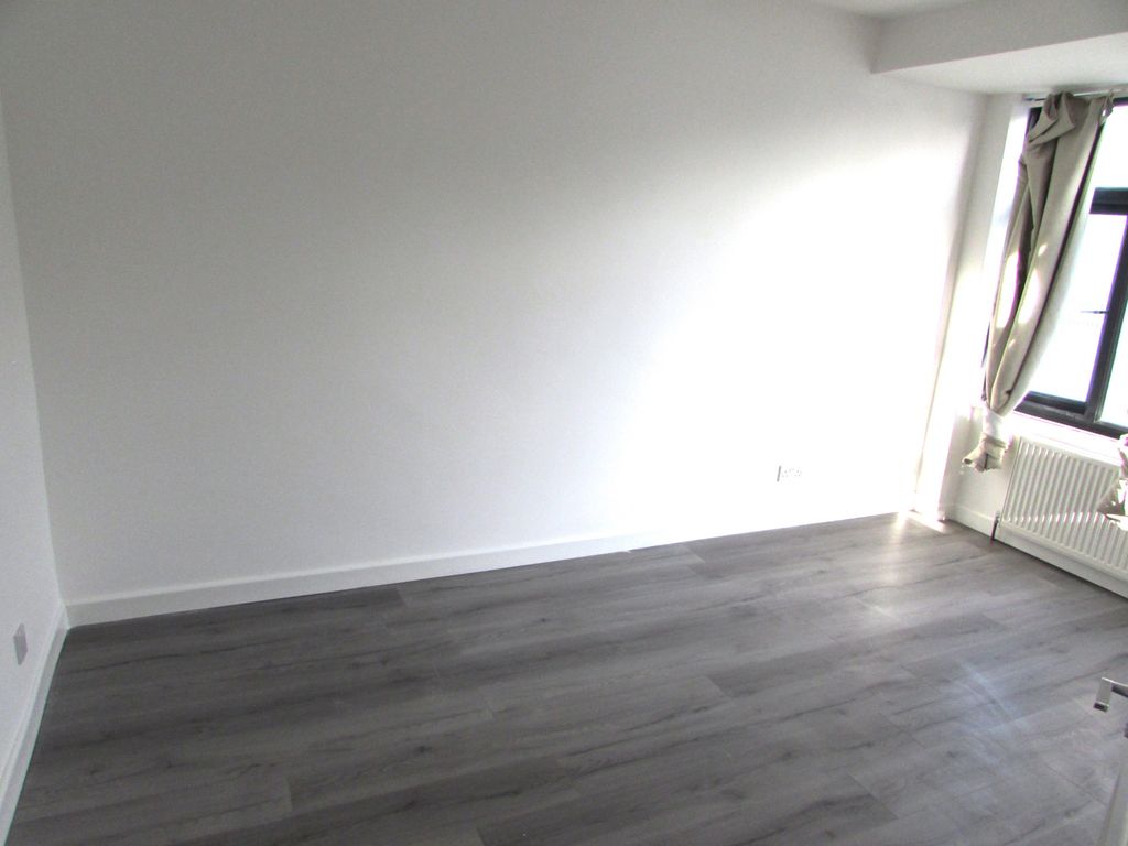 Property photo 3 of 7 Gallery