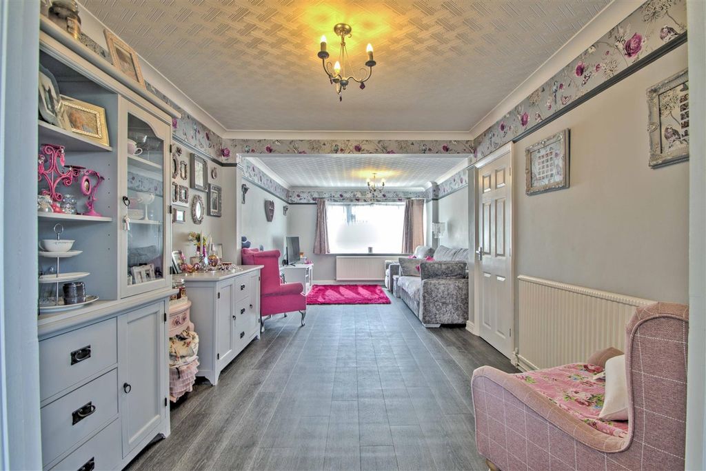 Property photo 2 of 12 Dining Area/Lounge