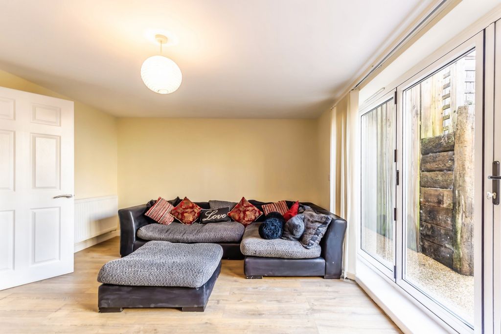 Property photo 2 of 23 Pbox-Img.Jpg