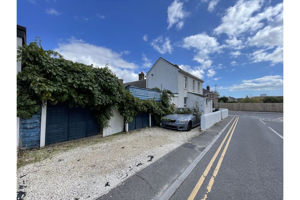 Property photo 3 of 54 Parking