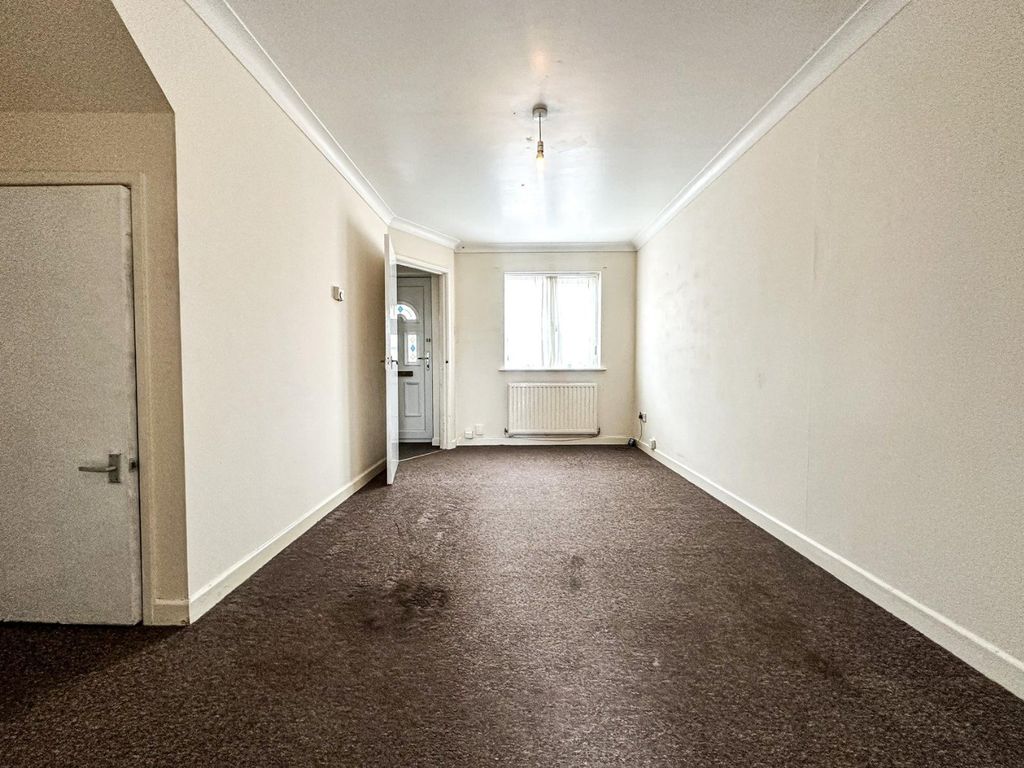 Property photo 2 of 10 4928473