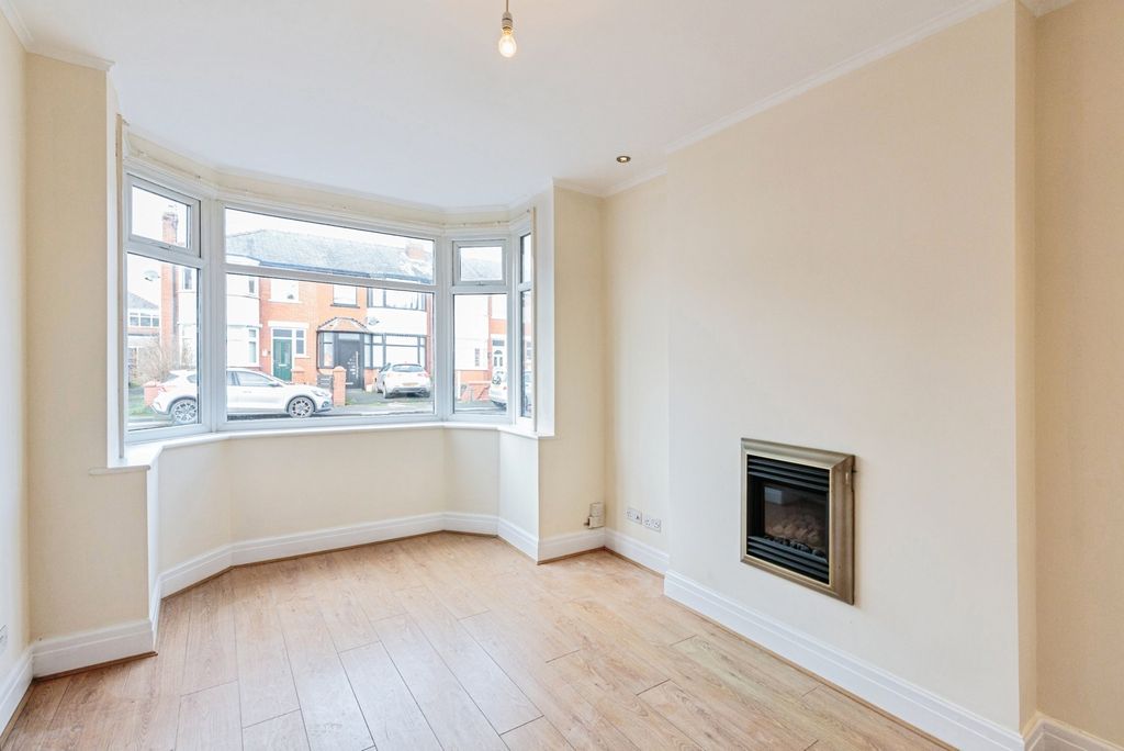 Property photo 2 of 16 Pbox-Img.Jpg