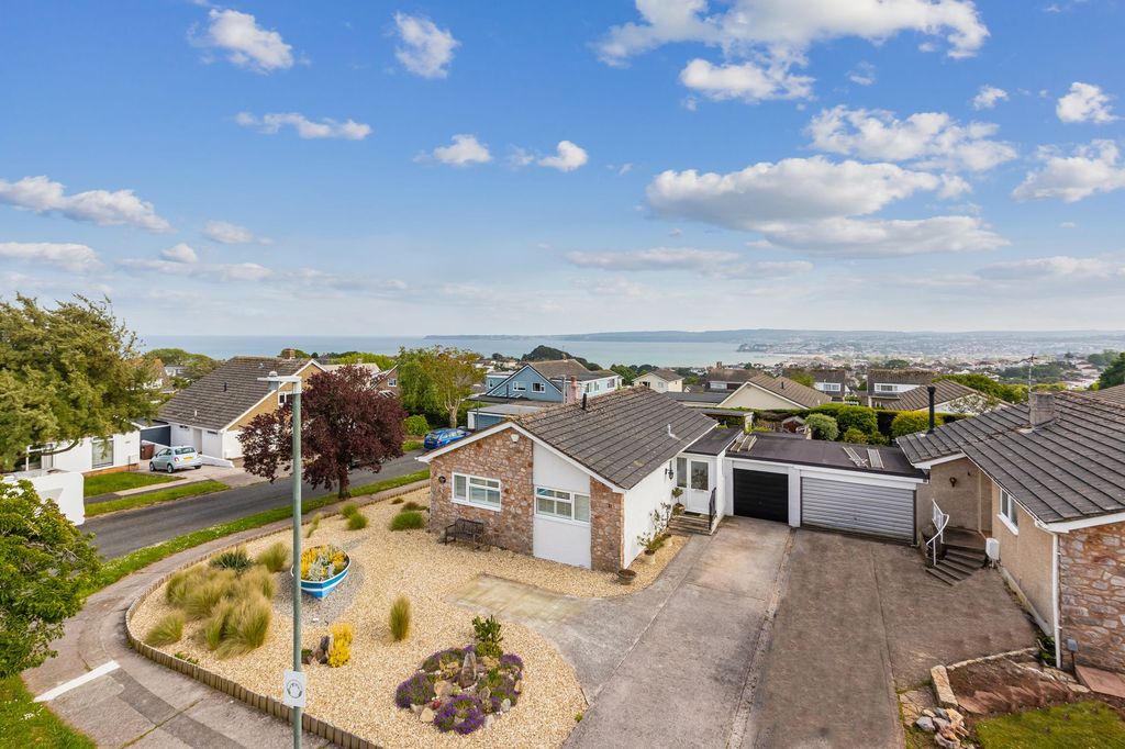 Property photo 1 of 32
