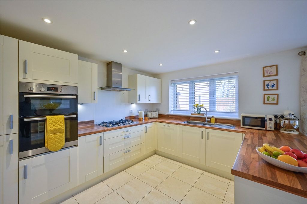 Property photo 3 of 23 Picture No. 33