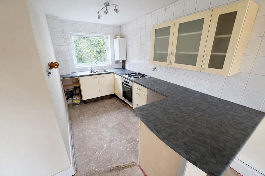 Property photo 2 of 6 Kitchen