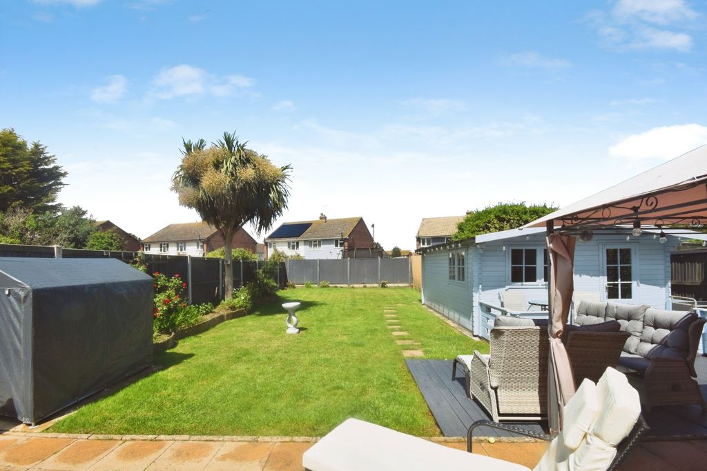Property photo 2 of 25