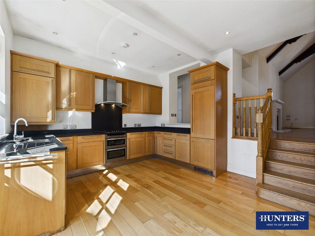 Property photo 2 of 18 Dining Kitchen