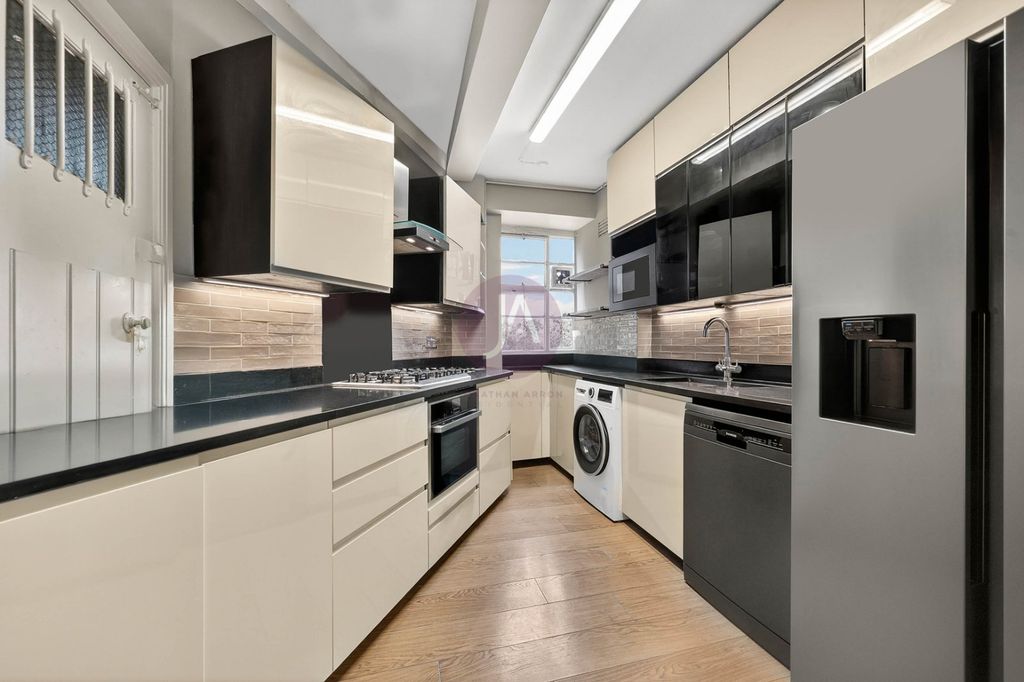 Property photo 2 of 14 Picture No. 10