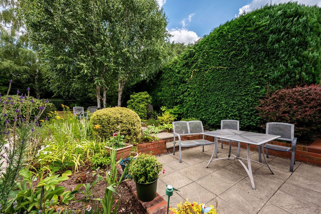 Property photo 2 of 28