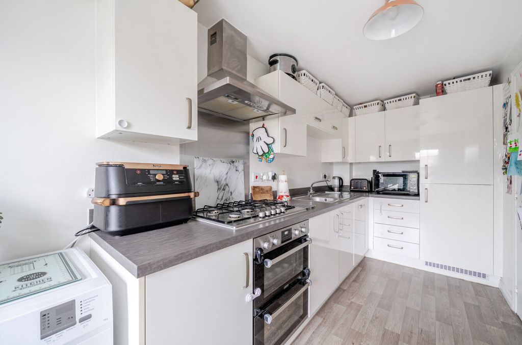 Property photo 3 of 10 1406522-15-6981dc...