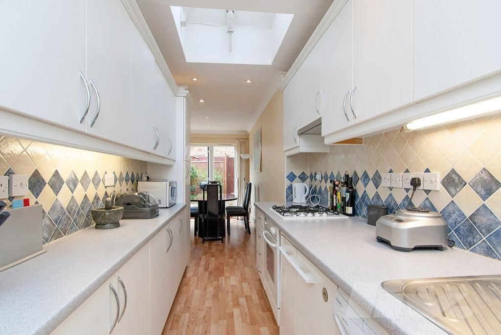 Property photo 2 of 10 Kitchen