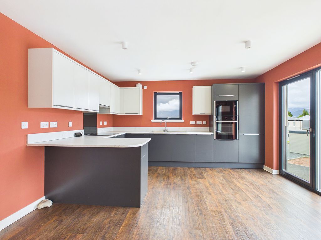 Property photo 2 of 33