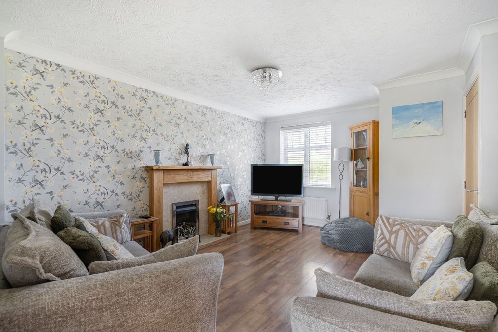 Property photo 2 of 21 Sitting Room