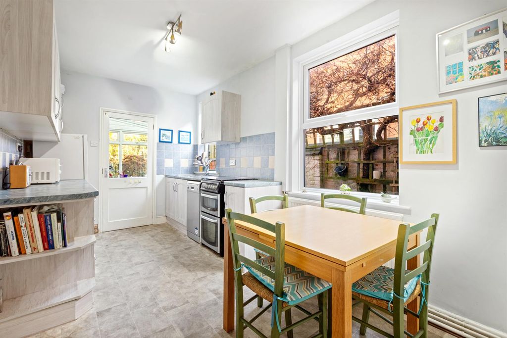 Property photo 1 of 21 Breakfast/Kitchen