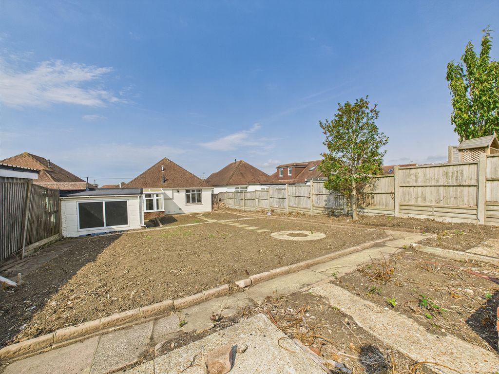 Property photo 3 of 16 Cam03519G0-Pr0357-Still021