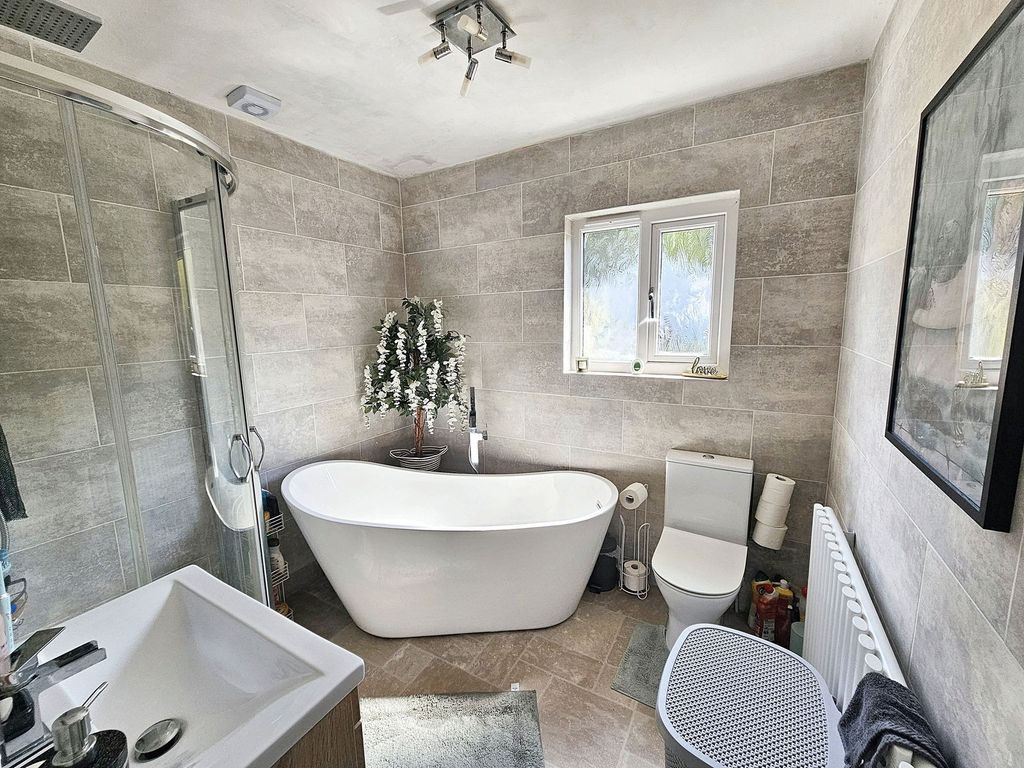 Property photo 3 of 31