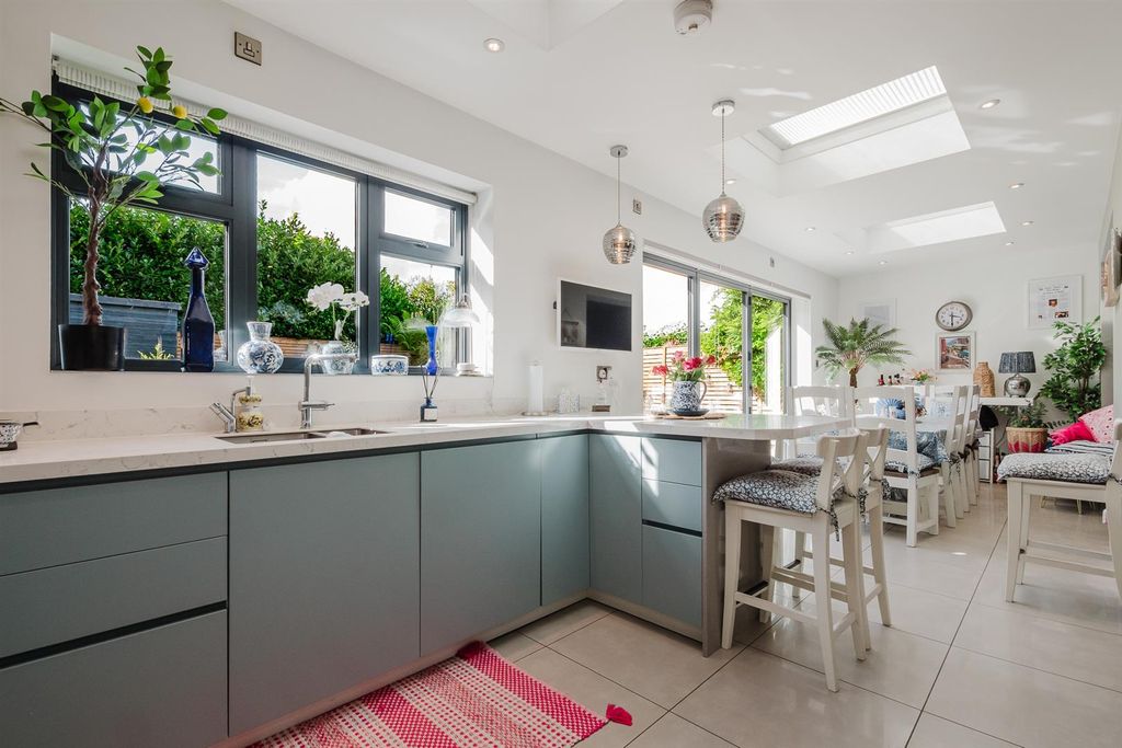 Property photo 3 of 35 Dining Kitchen (2).Jpg