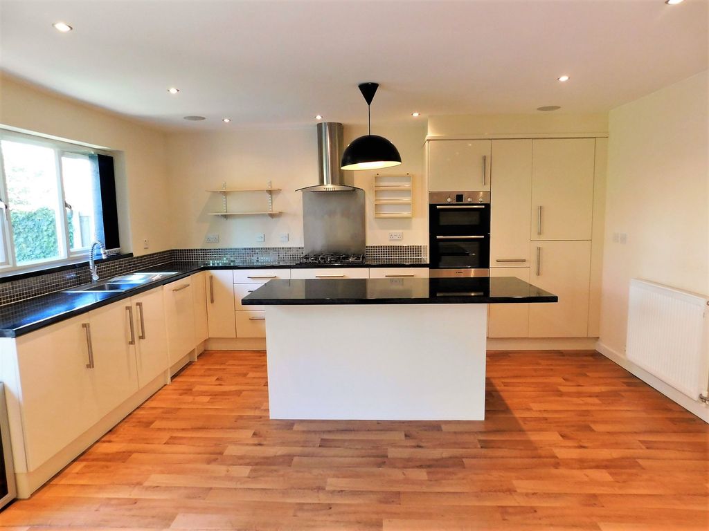 Property photo 3 of 25 Family Kitchen Diner