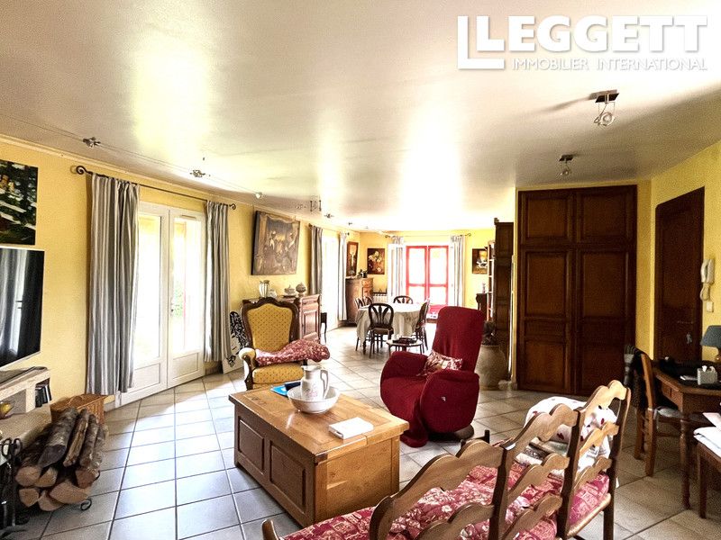 Property photo 2 of 10