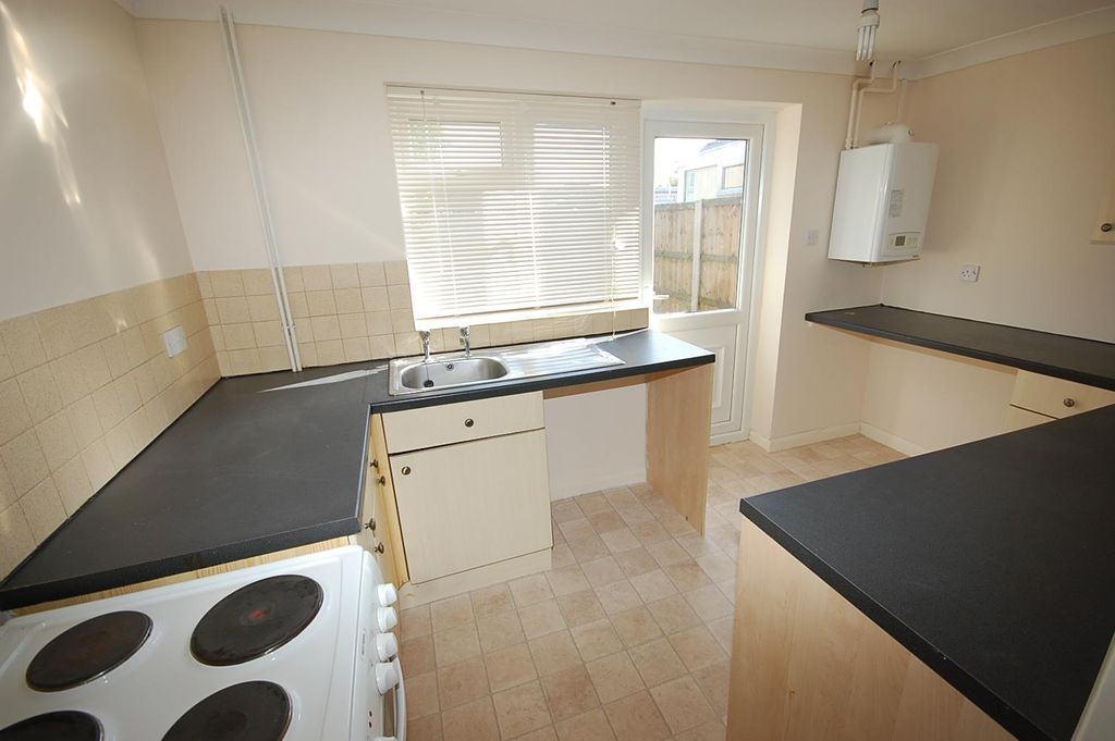 Property photo 3 of 7 Kitchen