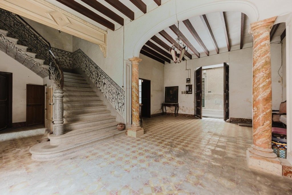 Property photo 2 of 20 Entrance Hall (2)