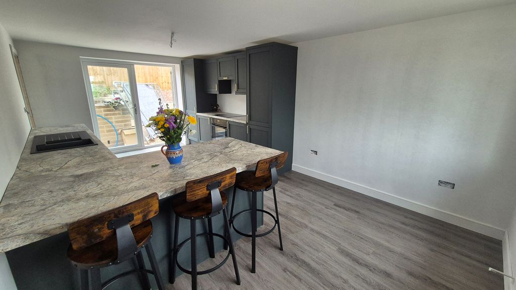Property photo 2 of 7 Kitchen/Dining Room