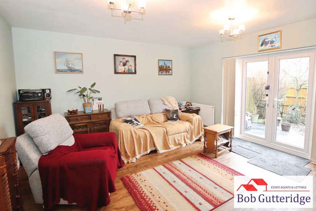 Property photo 3 of 28 Lounge